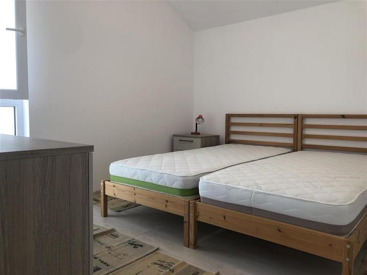 Apartament cu 4 camere decomandat, mobilat în Tractorul