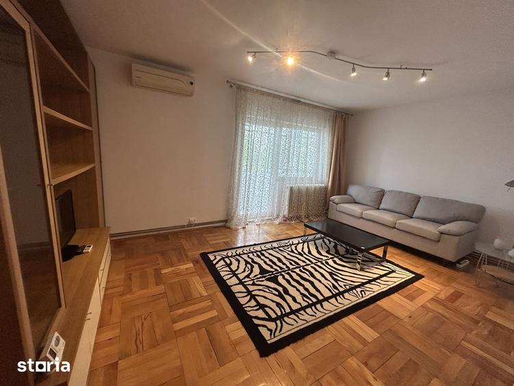Apartament cu 3 camere decomandat în Girocului