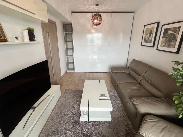 Apartament cu 3 camere decomandat în Nicolina