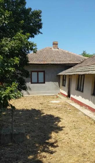 Casă cu 4 camere cu Teren 700 Mp în Ograda