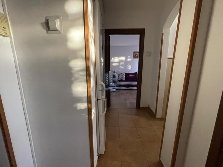 Apartament cu 2 camere decomandat, mobilat în Tei