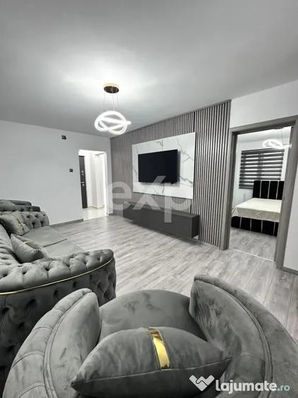 Apartament cu 3 camere decomandat în Micro 8