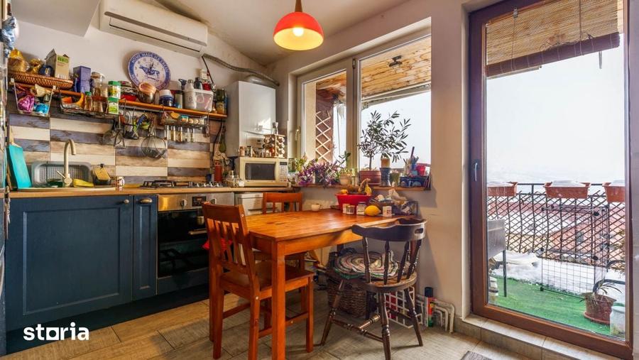 Apartament cu 3 camere semidecomandat, mobilat în Borhanci