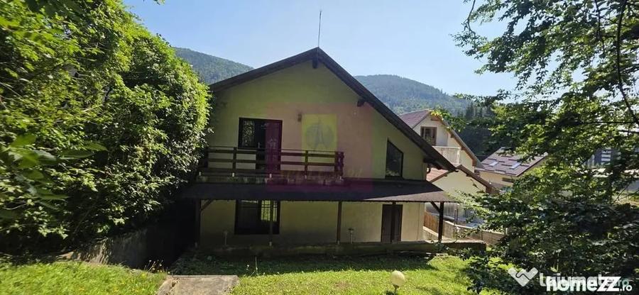 Casă cu 5 camere cu Teren 500 Mp în Central