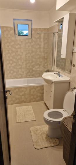 Apartament cu 3 camere decomandat în Exterior Vest