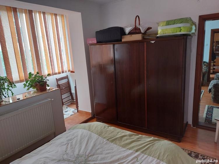Apartament cu 3 camere semidecomandat în Câmpina