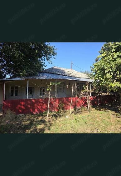 Casă cu 2 camere cu Teren 3500 Mp în Popeni (Zorleni)