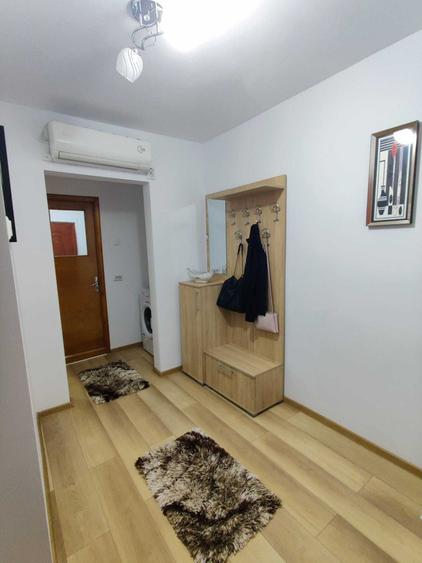 Apartament cu 2 camere decomandat în E3