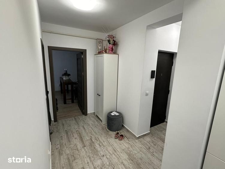 Apartament cu 3 camere decomandat în Rediu