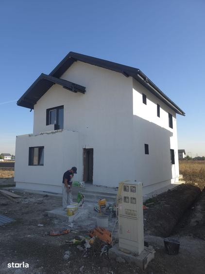 Casă cu 5 camere cu Teren 250 Mp în Clinceni
