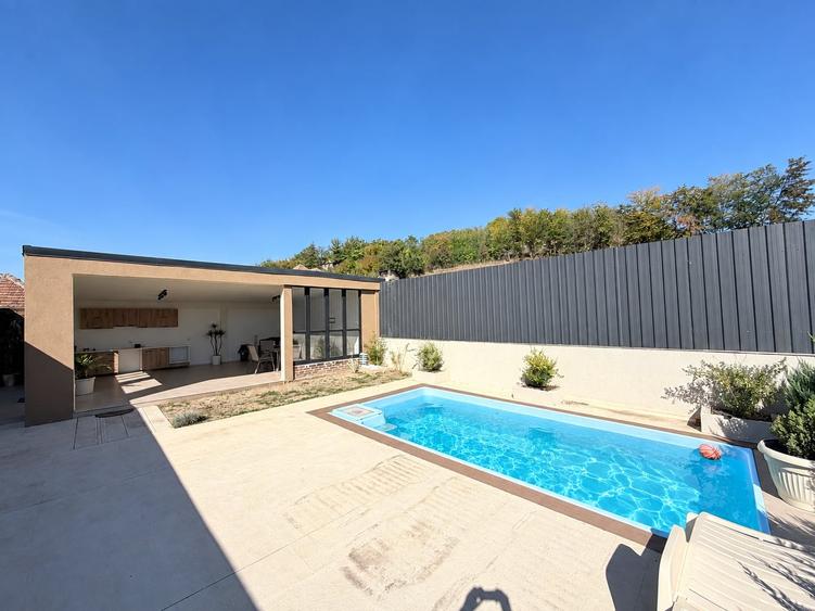 Casă individuală cu 4 camere cu Piscina în Blaj