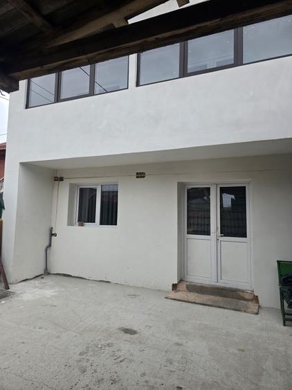 Casă cu 3 camere cu Teren 200 Mp în Central