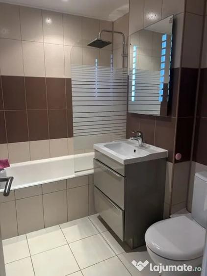 Apartament cu 3 camere decomandat în Astra