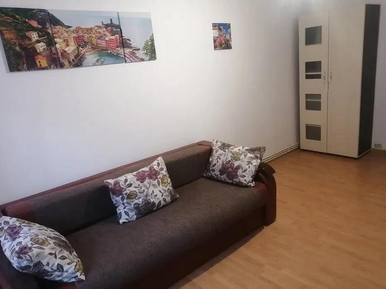 Apartament cu 2 camere decomandat, mobilat în Podul de Fier