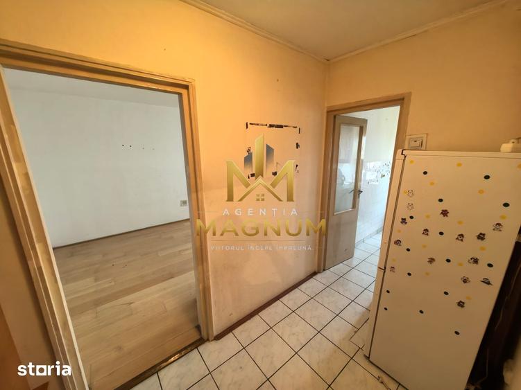 Apartament cu 3 camere semidecomandat în Republicii