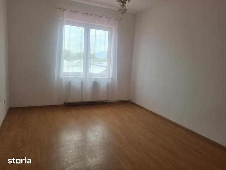 Spațiu comercial, de 110 mp, în Tractorul