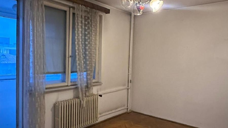 Apartament cu 3 camere semidecomandat în Nord-Vest