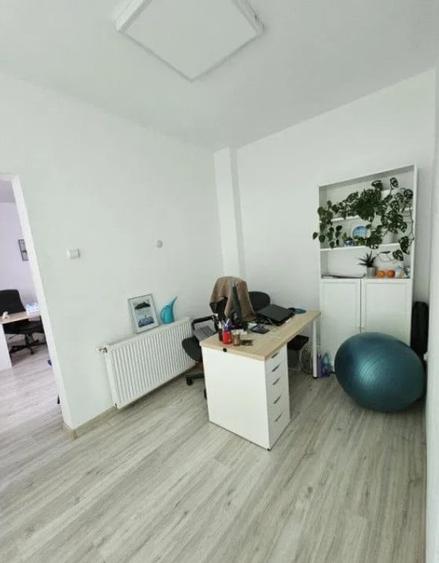 Birou, de 204 mp, în Central