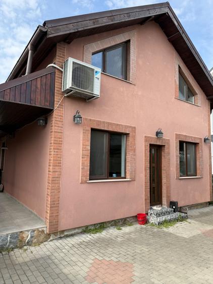Casă cu 4 camere în Central