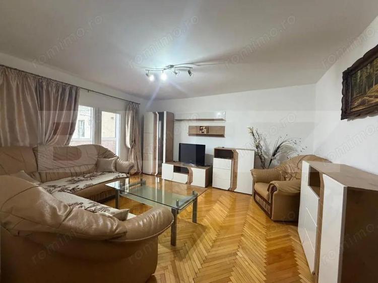 Apartament cu 3 camere decomandat în Girocului