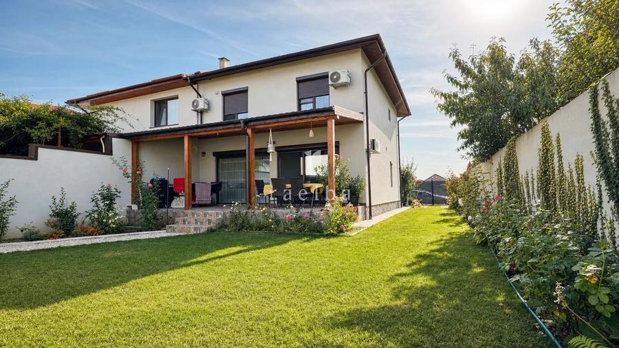 Casă individuală cu 4 camere cu Canalizare în Nord-Vest