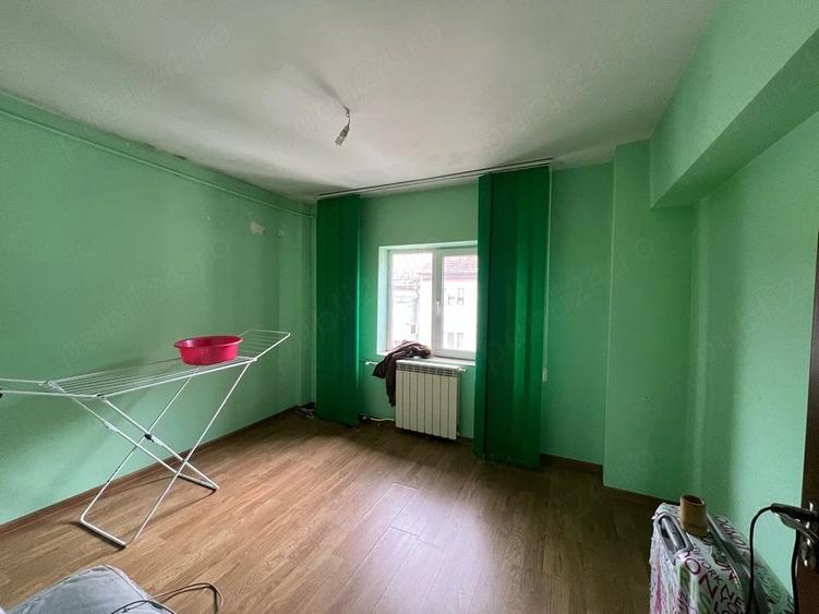 Apartament cu 4 camere decomandat în Central