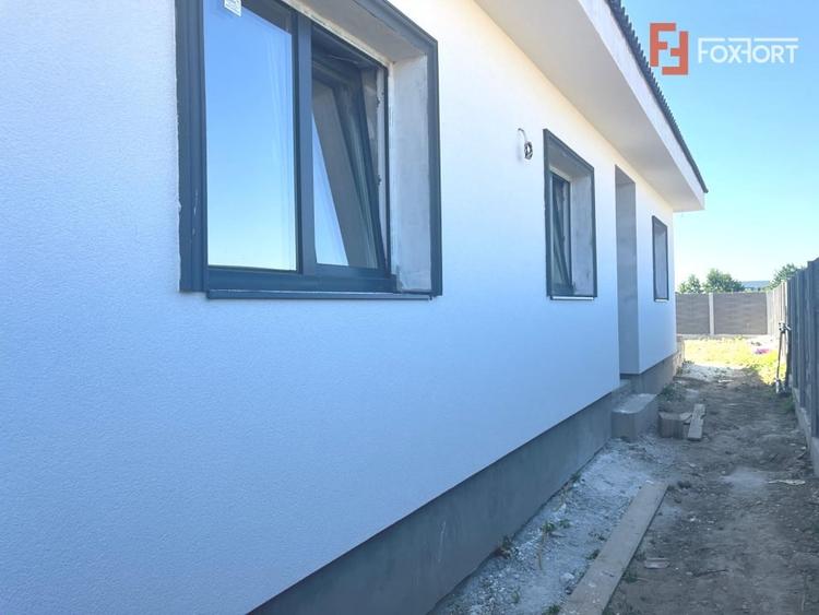 Duplex cu 4 camere cu Canalizare în Moșnița Nouă