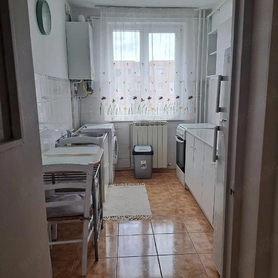 Proprietar inchiriez apartament cu doua camere - 2