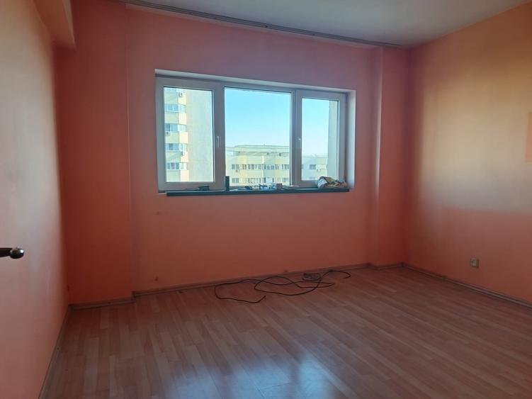 Apartament cu 3 camere decomandat în Pantelimon