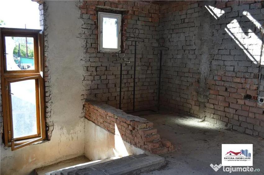 Casă cu 6 camere cu Teren 550 Mp în Târnăveni