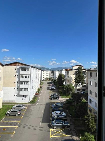 Apartament cu 3 camere semidecomandat în Breaza