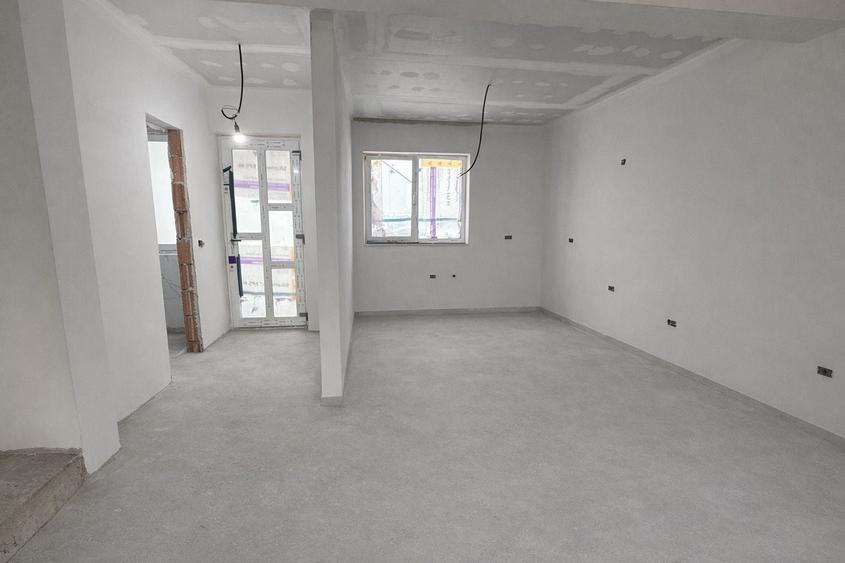 Duplex cu 4 camere cu Canalizare în Săcălaz