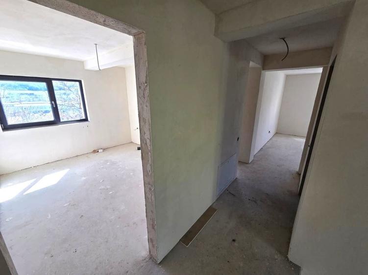 Casă cu 4 camere cu Canalizare în Dâmbul Rotund