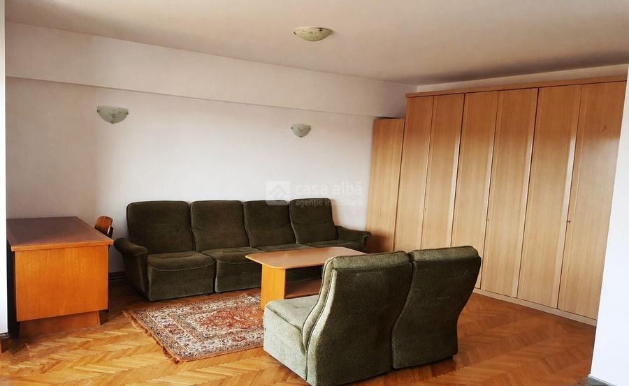 Apartament cu 3 camere decomandat, mobilat în Central