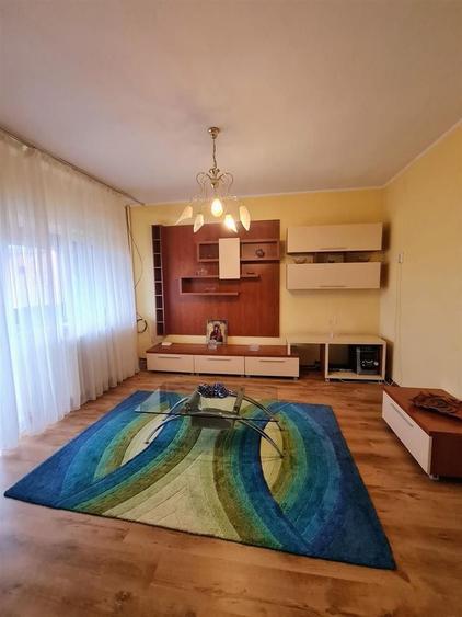 Casă individuală cu 6 camere decomandat cu Teren 250 Mp în Iorga