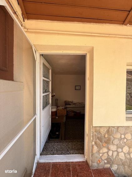 Casă cu 4 camere în Ghirdoveni