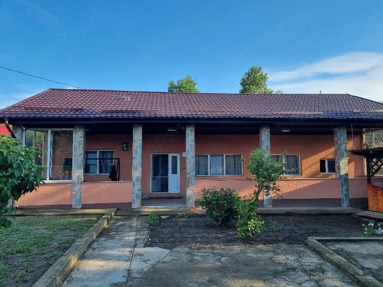 Casă cu 3 camere cu Teren 1880 Mp în Topalu