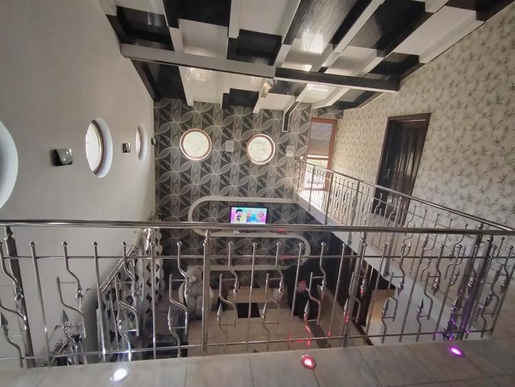 Casă individuală cu 7 camere cu Teren 527 Mp în Preajba