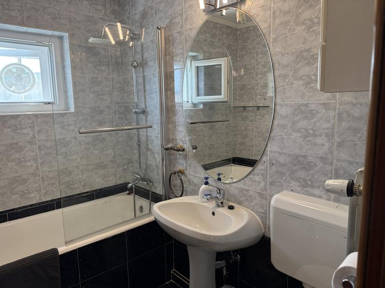 Apartament cu 3 camere decomandat, mobilat în Decebal