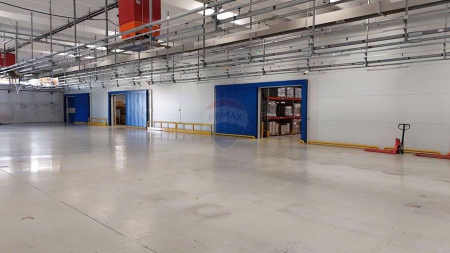 Spațiu industrial, de 2,077 mp, în Vest