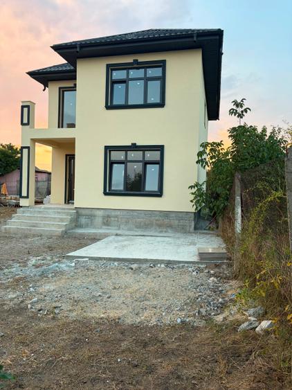 Casă cu 4 camere cu Teren 200 Mp în Lumina