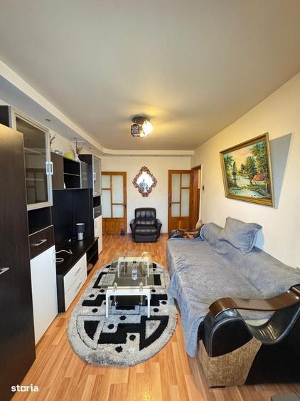 Apartament cu 3 camere semidecomandat în Alexandru cel Bun