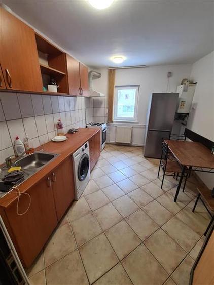 Apartament cu 3 camere decomandat, mobilat în Răcădău