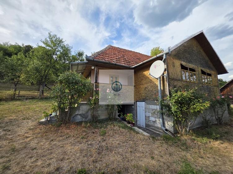 Casă individuală cu 3 camere cu Canalizare în Vălișoara