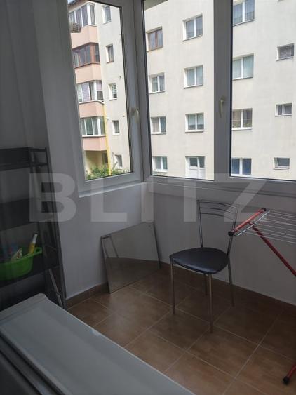 Apartament cu 3 camere semidecomandat, mobilat în Hărmanului
