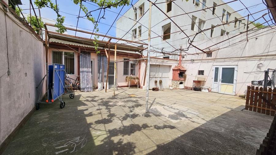 Casă individuală cu 6 camere cu Canalizare în Faleza Nord