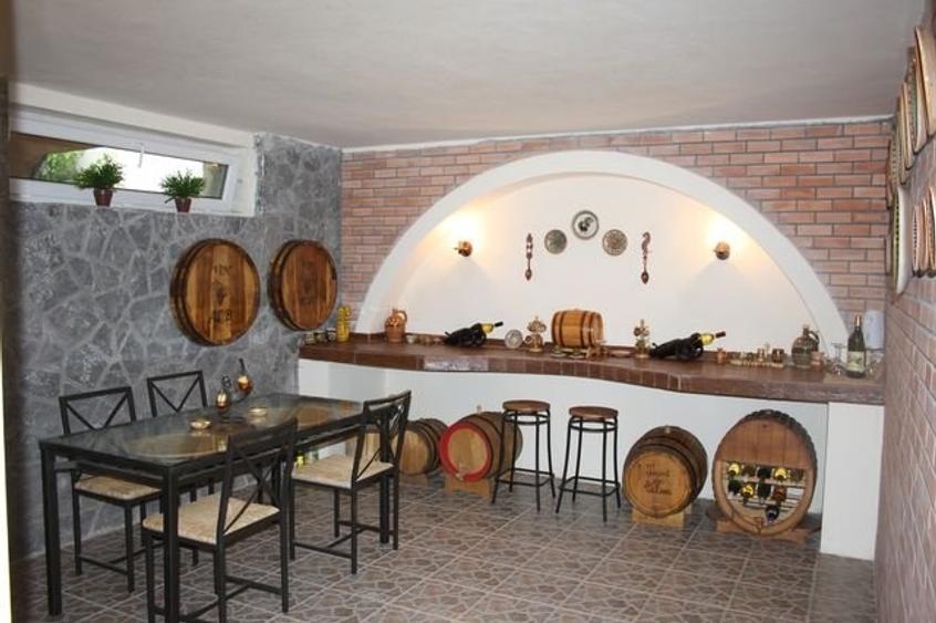Casă cu 9 camere cu Teren 640 Mp în Pipera