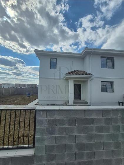 Duplex cu 4 camere cu Canalizare în Moșnița Nouă