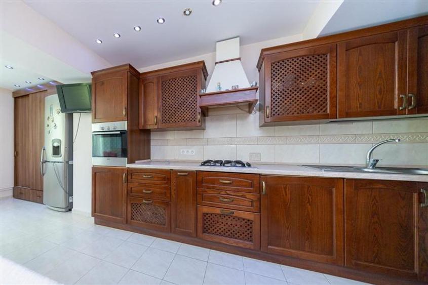 Apartament cu 3 camere circular, mobilat în Drumul Poienii