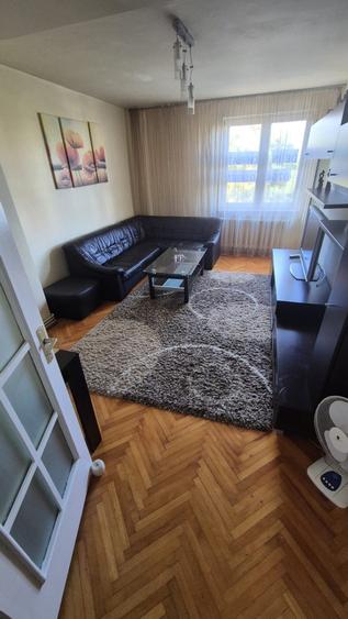 Apartament cu 4 camere decomandat în Central